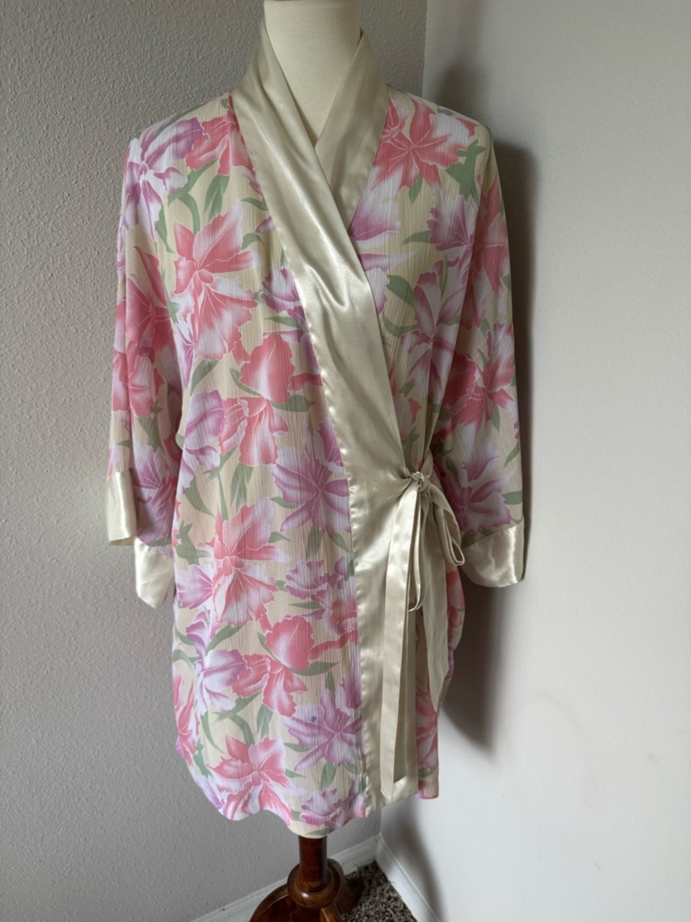 🌺 Vintage Victoria Secret Gold Label Floral Sheer Crinkle Robe Satin Trim Robe 🌺